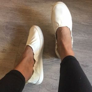 White leather slip on flats/sneakers